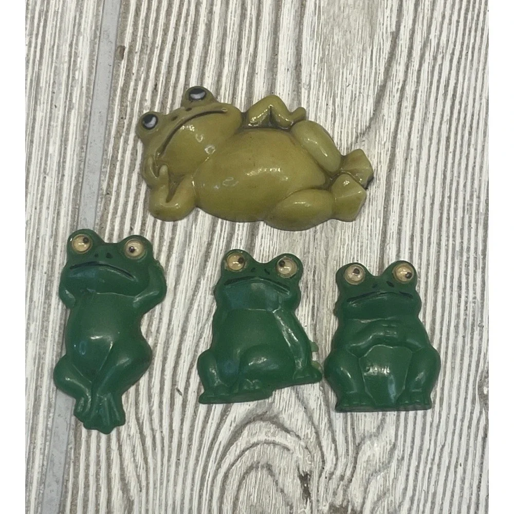 Vintage Travco Hong Kong Frog Refrigerator Magnets Set of 4 Green Plastic Retro